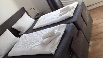 1 bedroom, WiFi (free), bed sheets