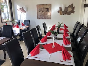 Dîner et souper servis sur place