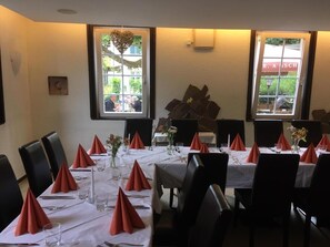 Lunch and dinner served, al fresco dining  - Klosterhof (Adelberg)