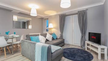 Comfort Apartment, 1 Bedroom, Non Smoking | Living room | 32-inch Smart TV with satellite channels, TV, Netflix