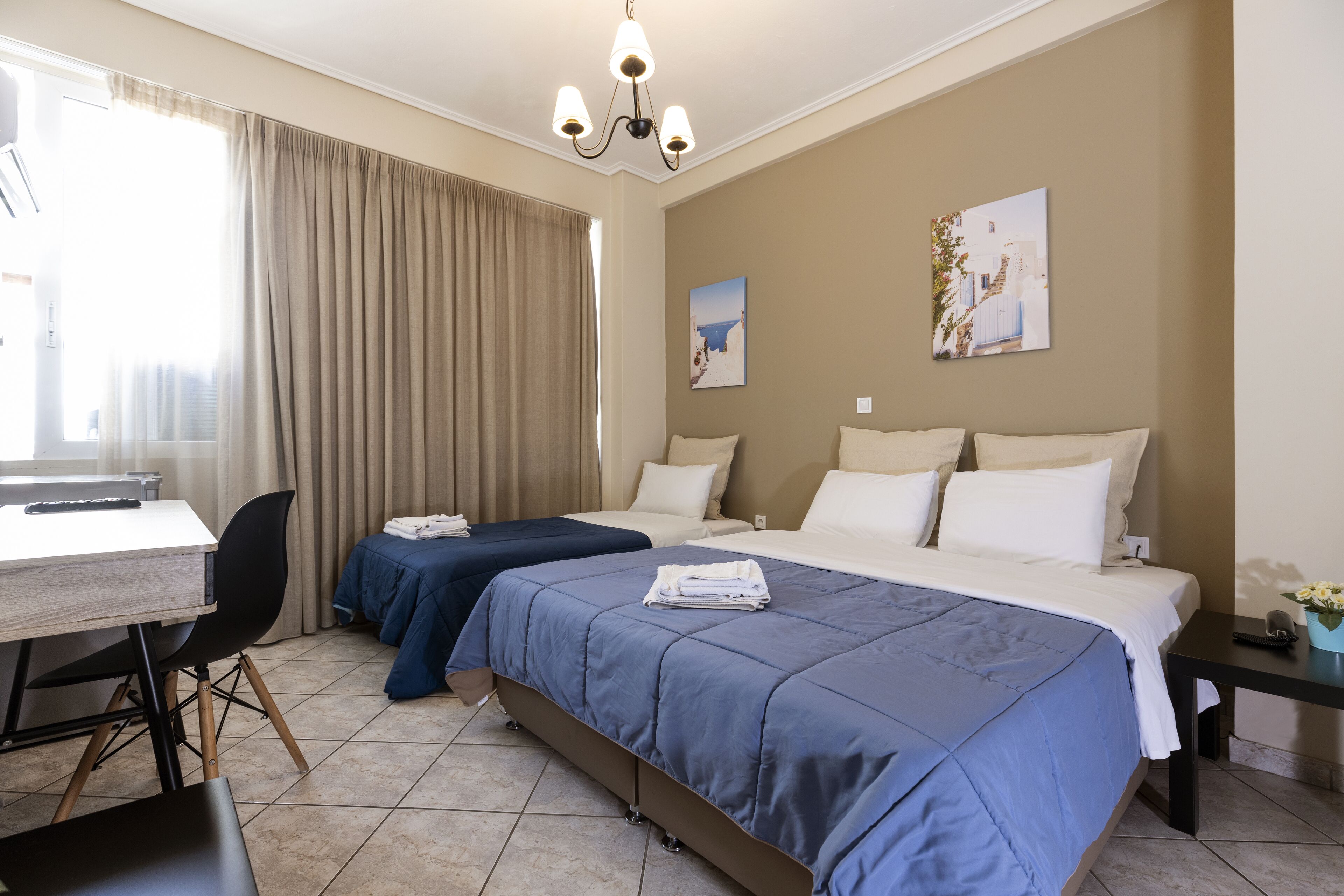 quadruple room | desk, soundproofing, iron/ironing board, cots/infant beds