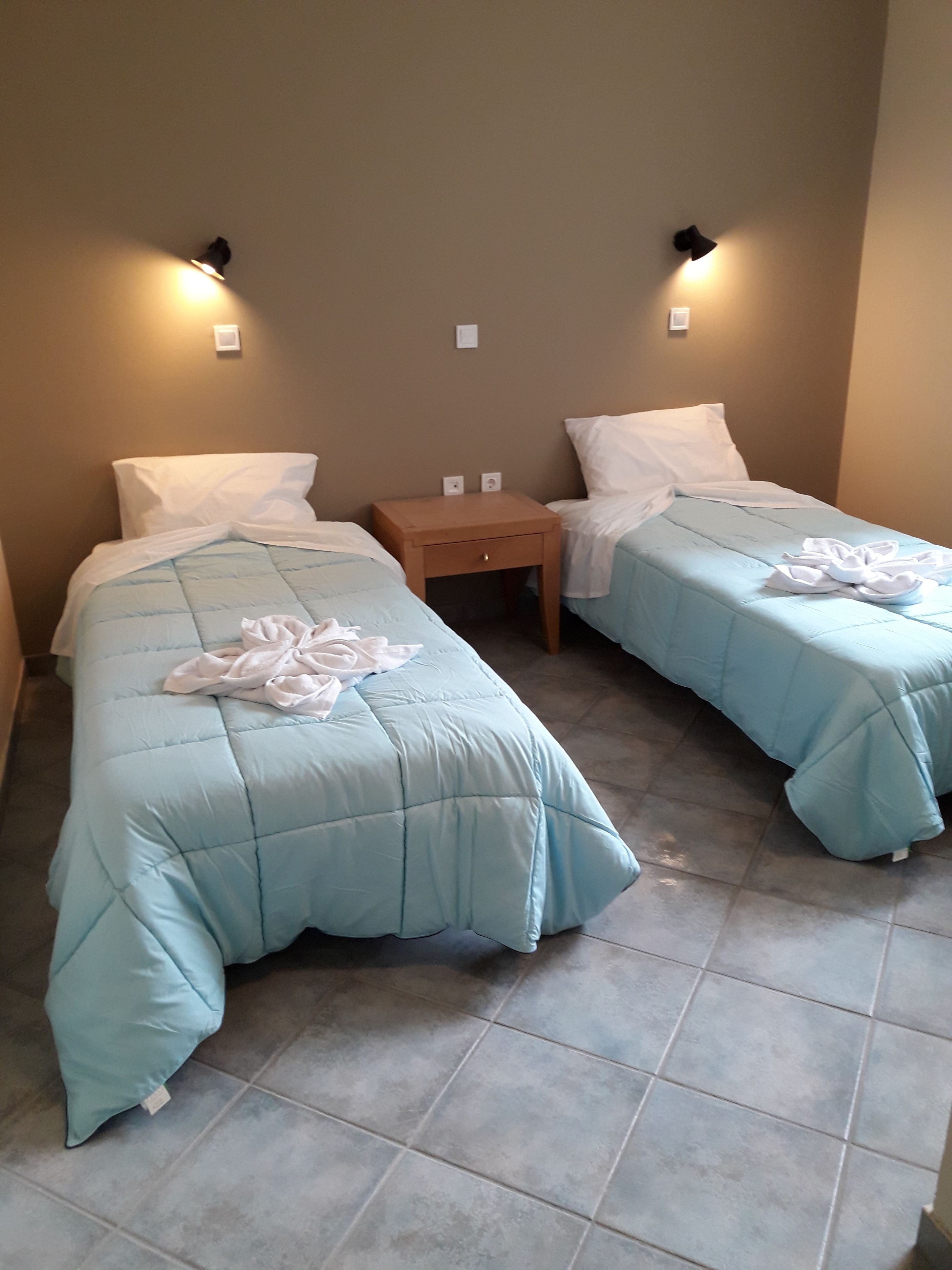 twin room | desk, soundproofing, iron/ironing board, cots/infant beds