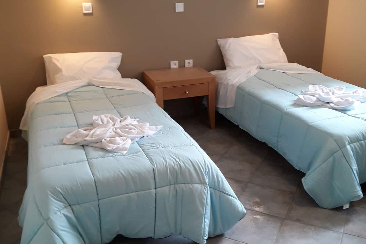 twin room | desk, soundproofing, iron/ironing board, cots/infant beds