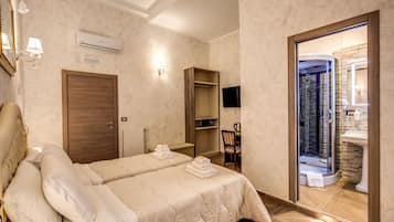 Deluxe Double Room | Meja, ruang kerja komputer riba, Wi-fi percuma, cadar katil