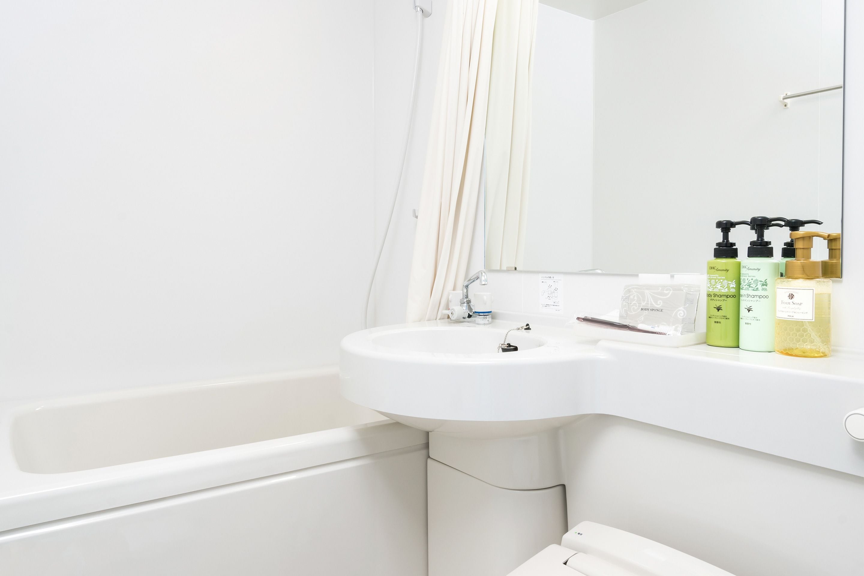 combined shower/bathtub, deep-soaking bathtub, rainfall showerhead