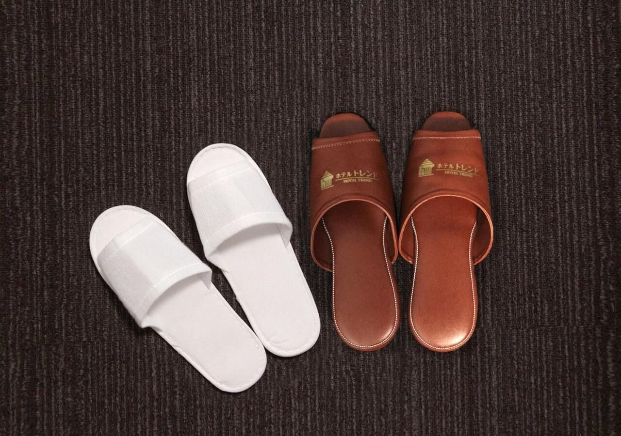 combined shower/bathtub, deep-soaking bathtub, rainfall showerhead