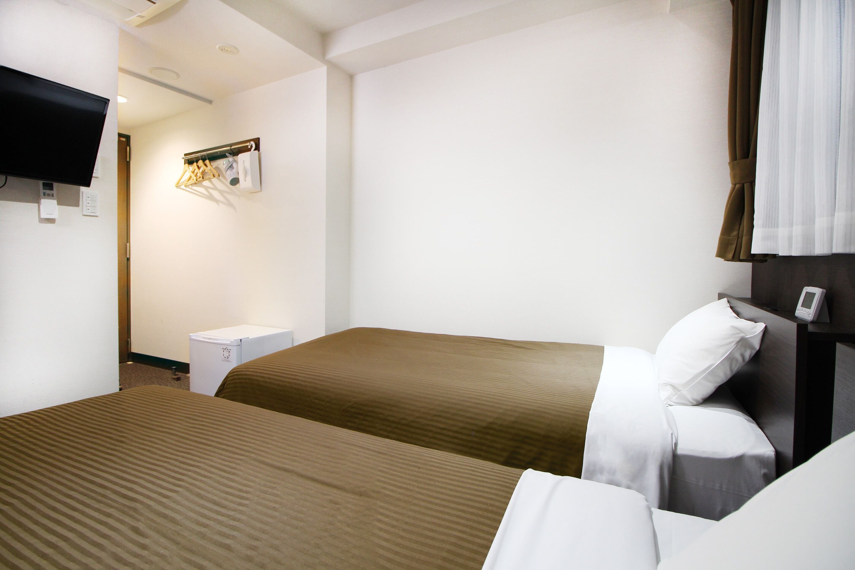 twin room, non smoking | 1 bedroom, desk, free wifi, bed sheets