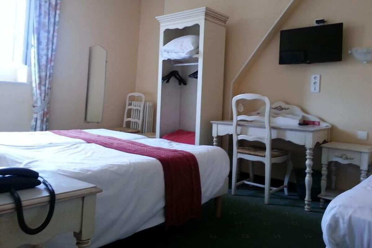 Triple Room | Premium bedding, desk, blackout curtains, soundproofing