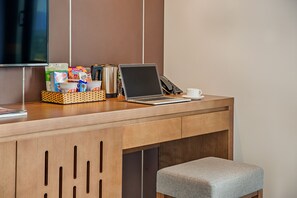 1 室のベッドルーム、高級寝具、羽毛の掛け布団、セレクト コンフォート製ベッド