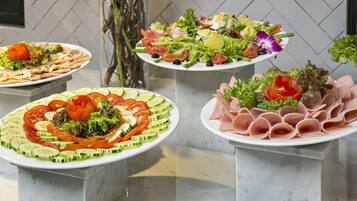 Dagelijks ontbijtbuffet (VND 200000 per persoon)