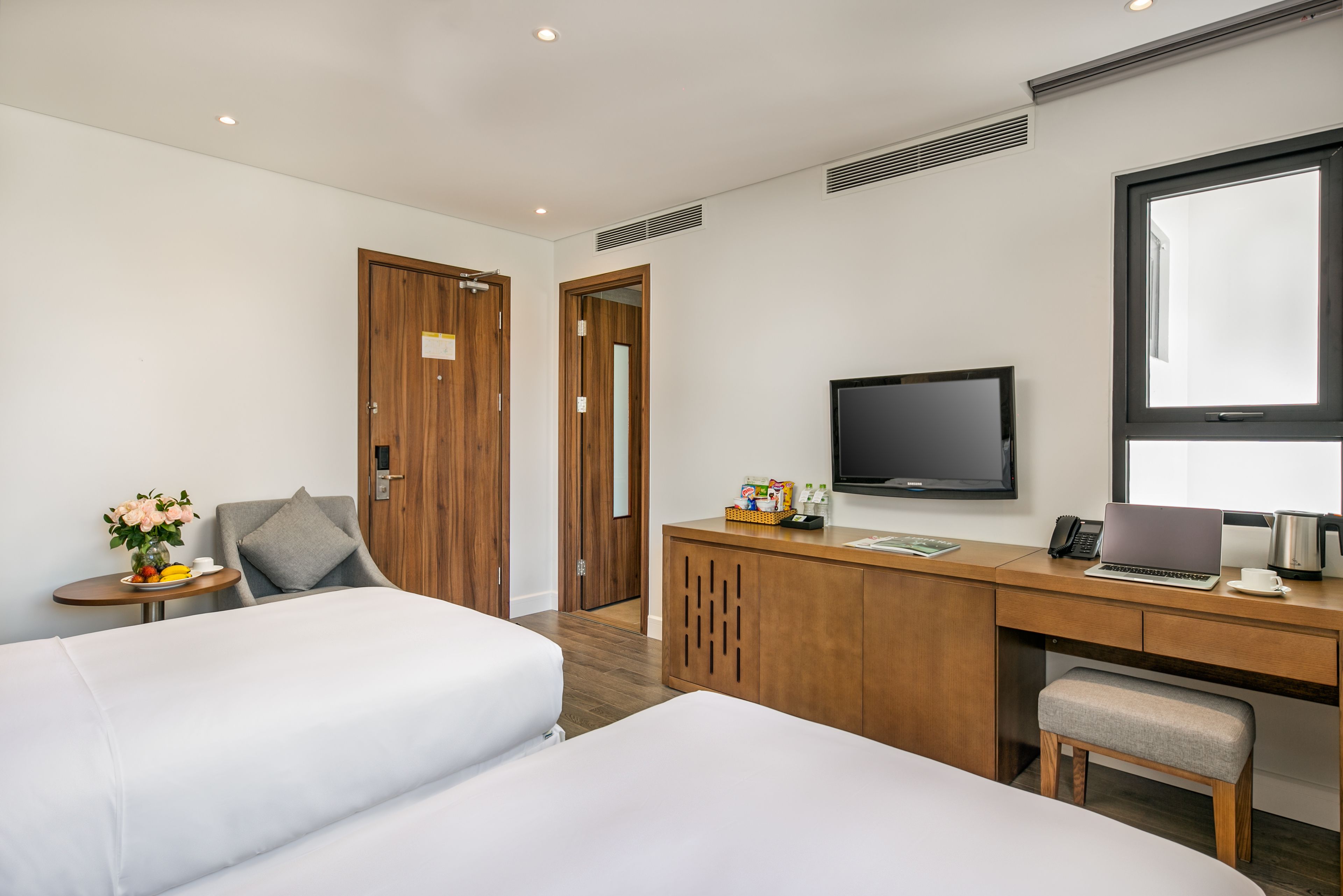 1 bedroom, premium bedding, down duvets, select comfort beds