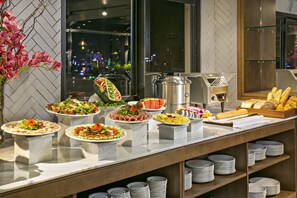 Bữa sáng buffet hàng ngày với phụ phí nhỏ 