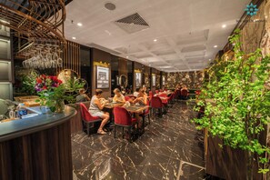 Breakfast served, local cuisine - Solare De Monte Hotel & Spa (Hanoi)