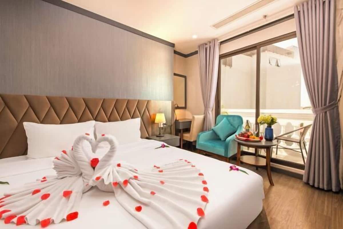 Premium bedding, minibar, in-room safe, desk