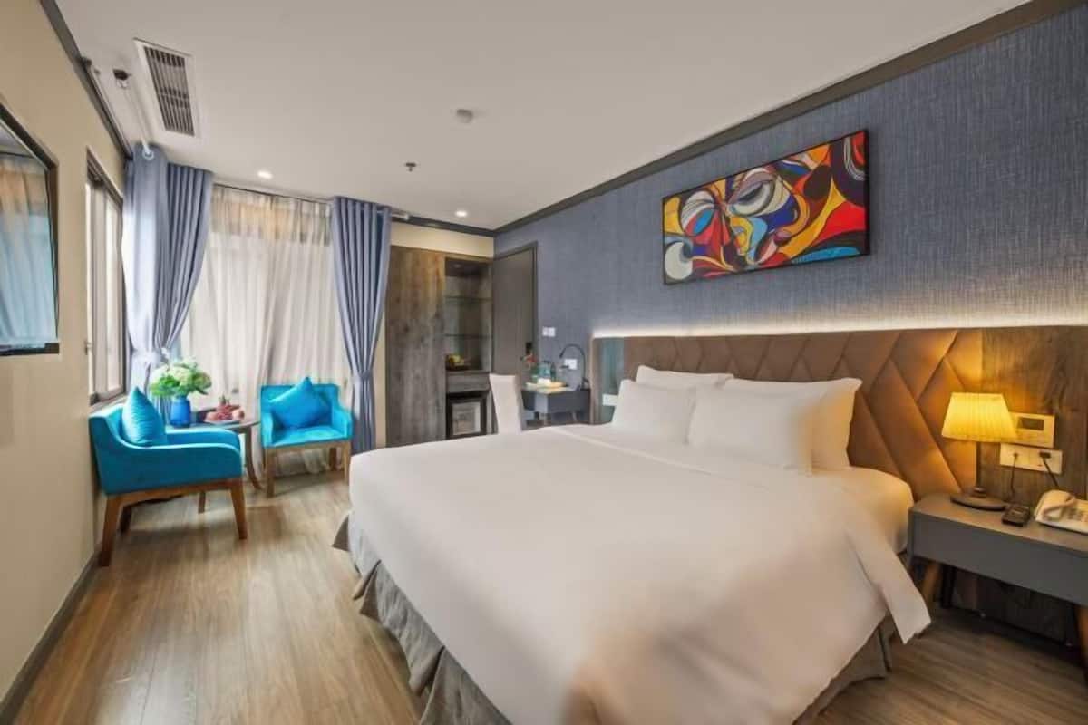 Premium bedding, minibar, in-room safe, desk