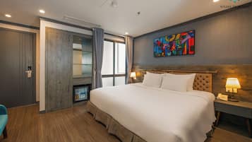 Deluxe Double Room - No View | Bộ đồ giường cao cấp, minibar, két bảo mật tại phòng, bàn
