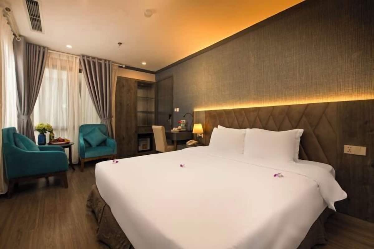 Premium bedding, minibar, in-room safe, desk
