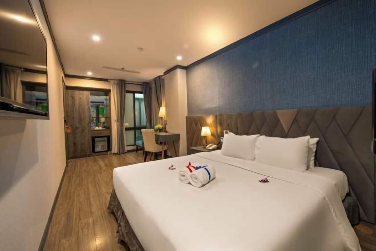 Premium bedding, minibar, in-room safe, desk