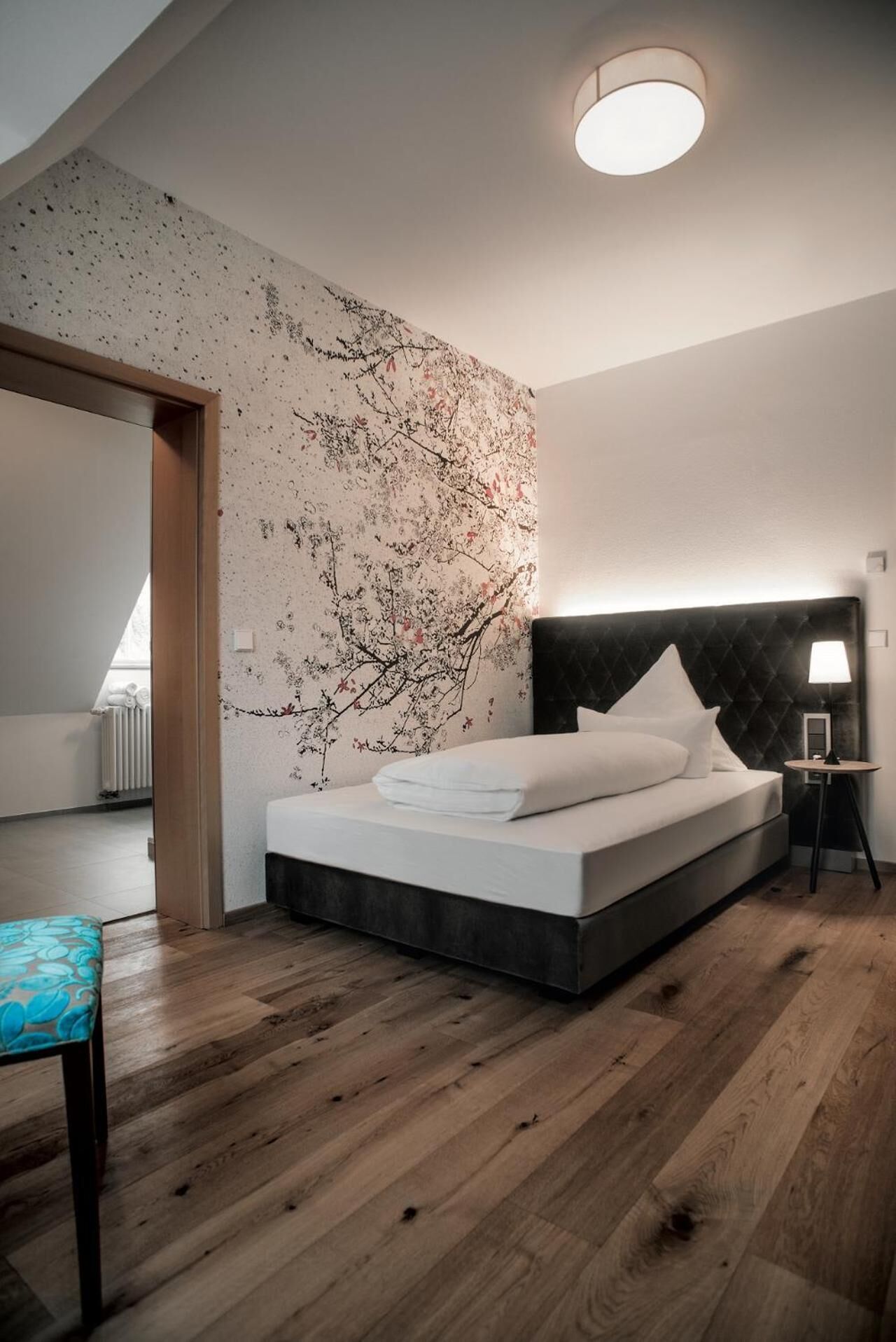 desk, cots/infant beds, rollaway beds, free wifi