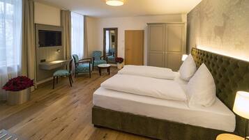 Superior Double Room | Desk, cots/infant beds, rollaway beds, free WiFi