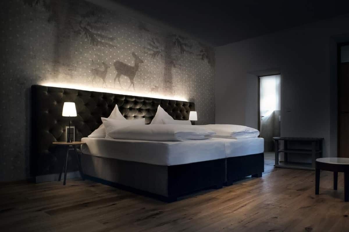 desk, cots/infant beds, rollaway beds, free wifi