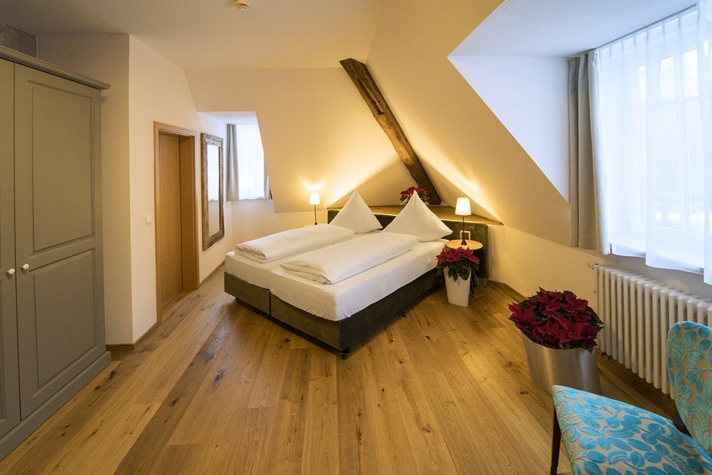 desk, cots/infant beds, rollaway beds, free wifi