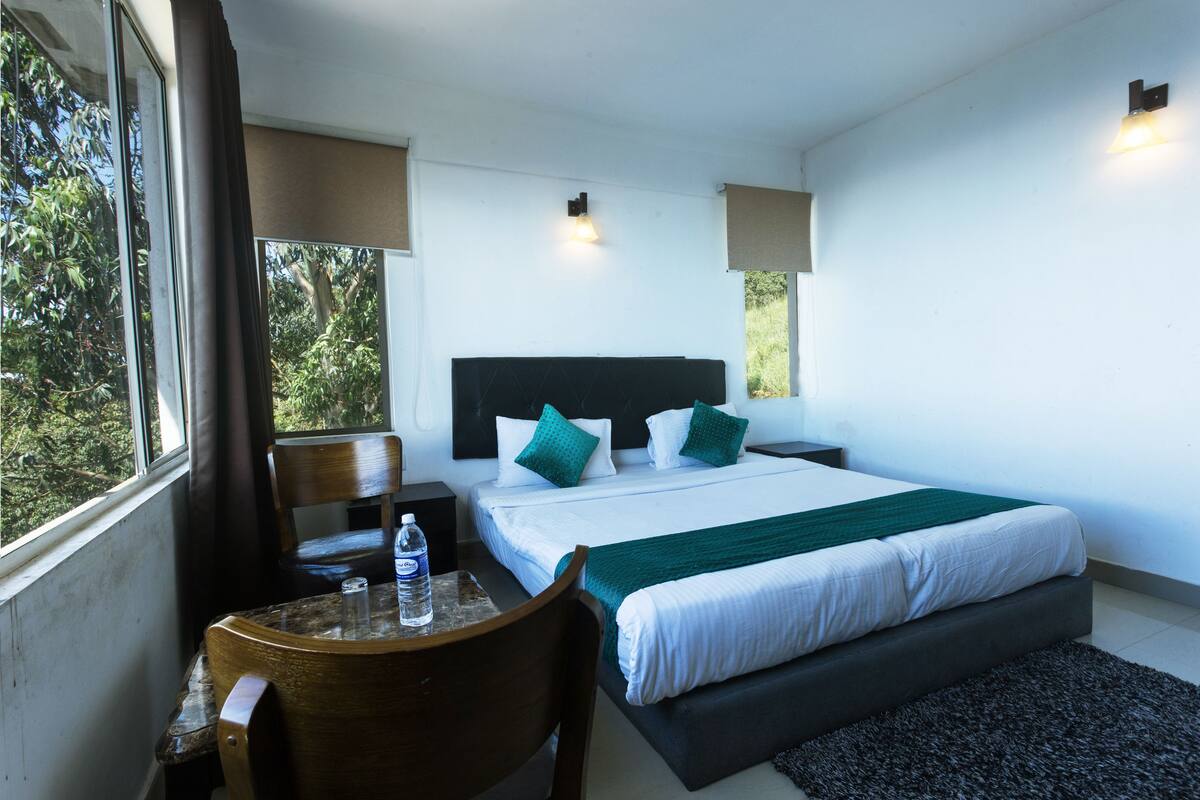 In-room safe, desk, rollaway beds, free WiFi