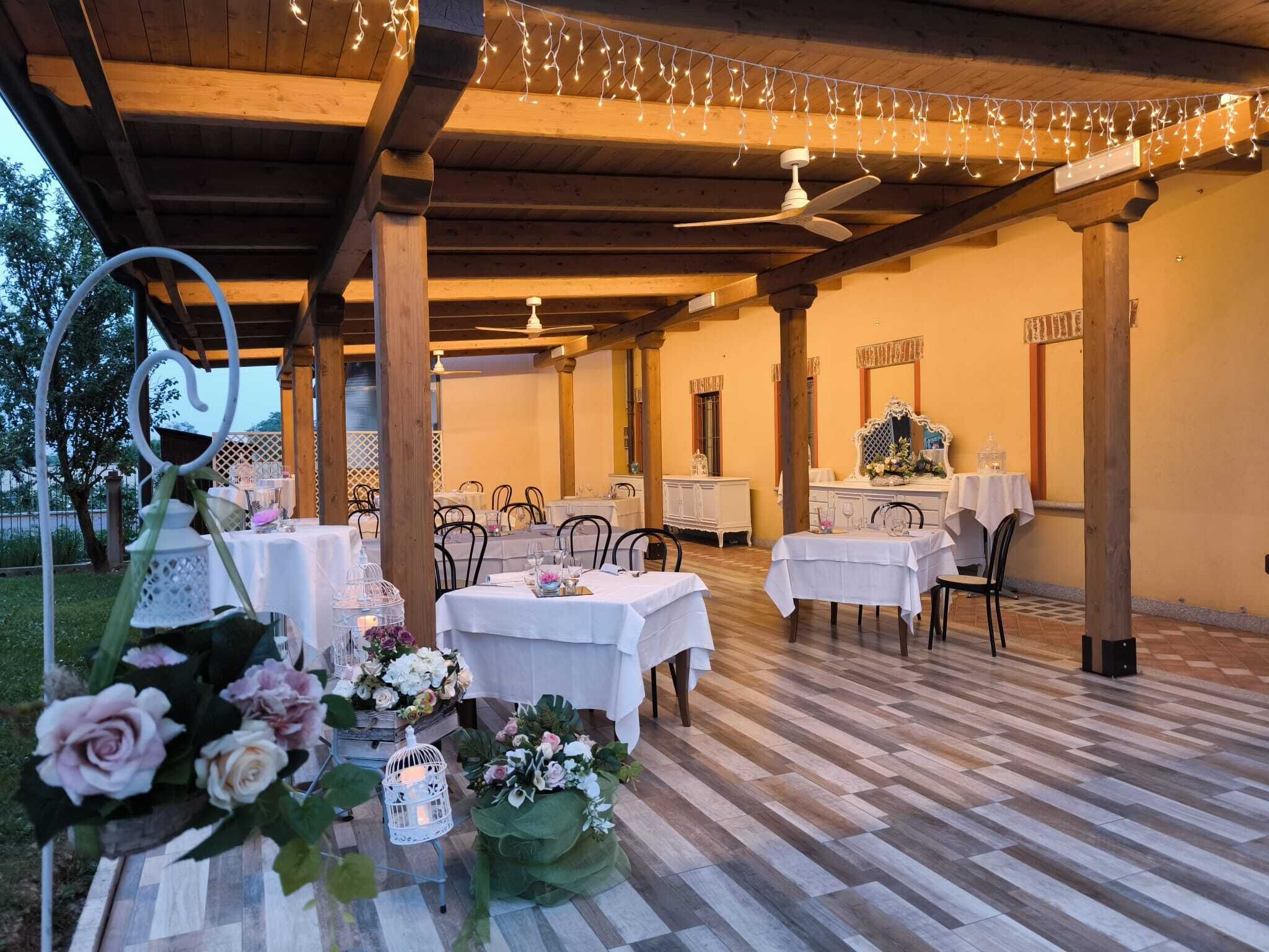 Breakfast and dinner served, Italian cuisine