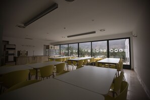 Free daily continental breakfast  - HI Alvados - Pousada de Juventude - Hostel (Porto de Mos)