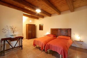 Comfort Apartment, 2 Bedrooms | Desk, free cots/infant beds, bed sheets - Girfalco - Country House - Bed&Breakfast (Urbino)