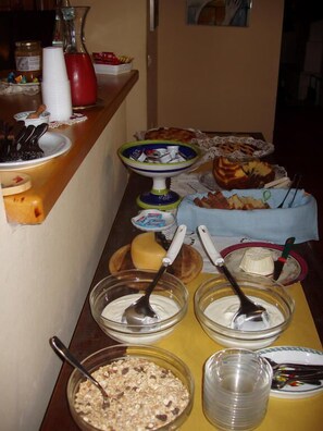 Petit déjeuner composé de spécialités régionales (5.00 EUR par personne)