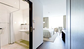 Ducha, secador de pelo, toallas