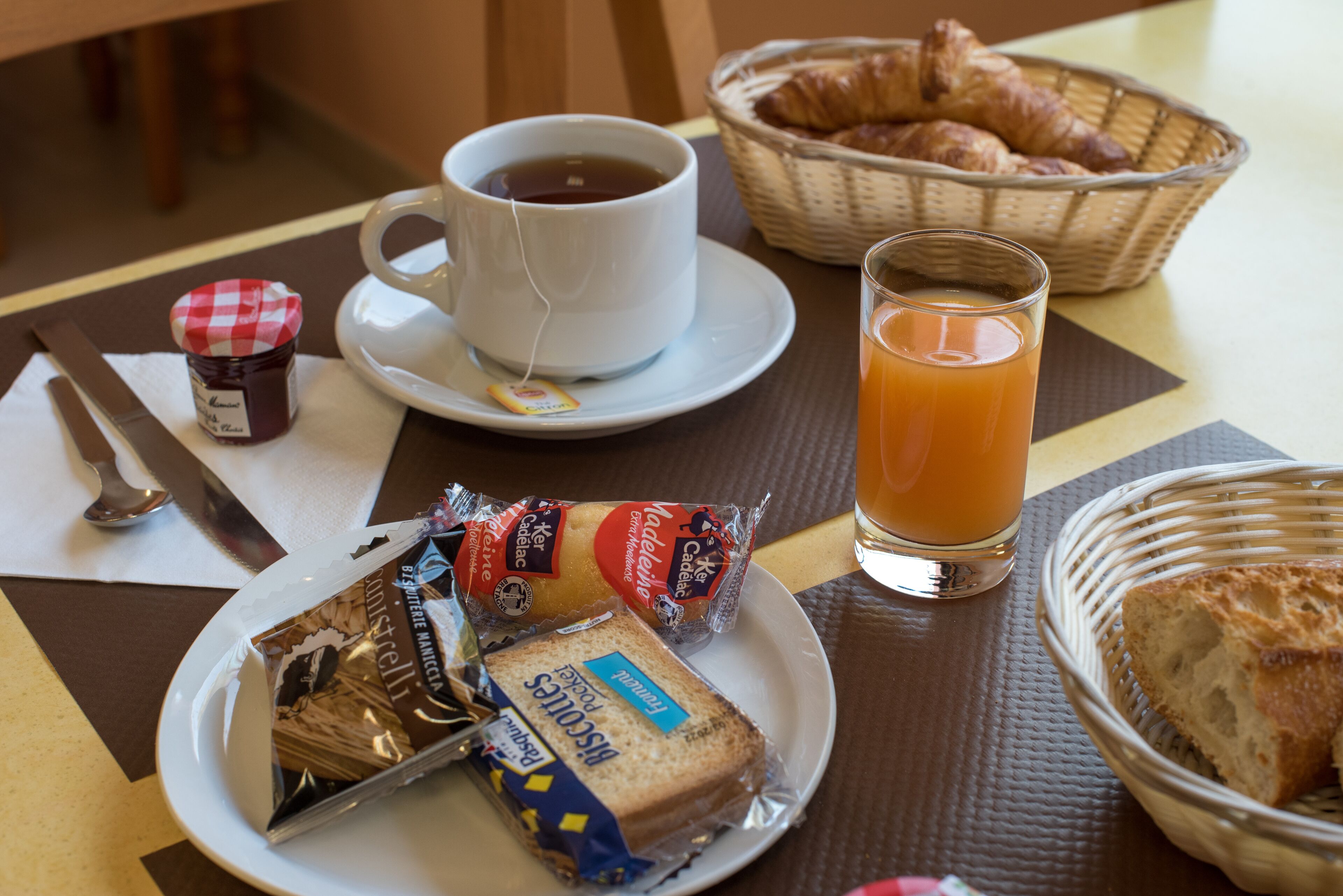 daily buffet breakfast (eur 12.90 per person)