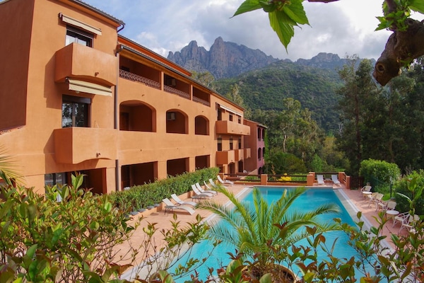 Seasonal outdoor pool, open 9:30 AM to 9:00 PM, sun loungers