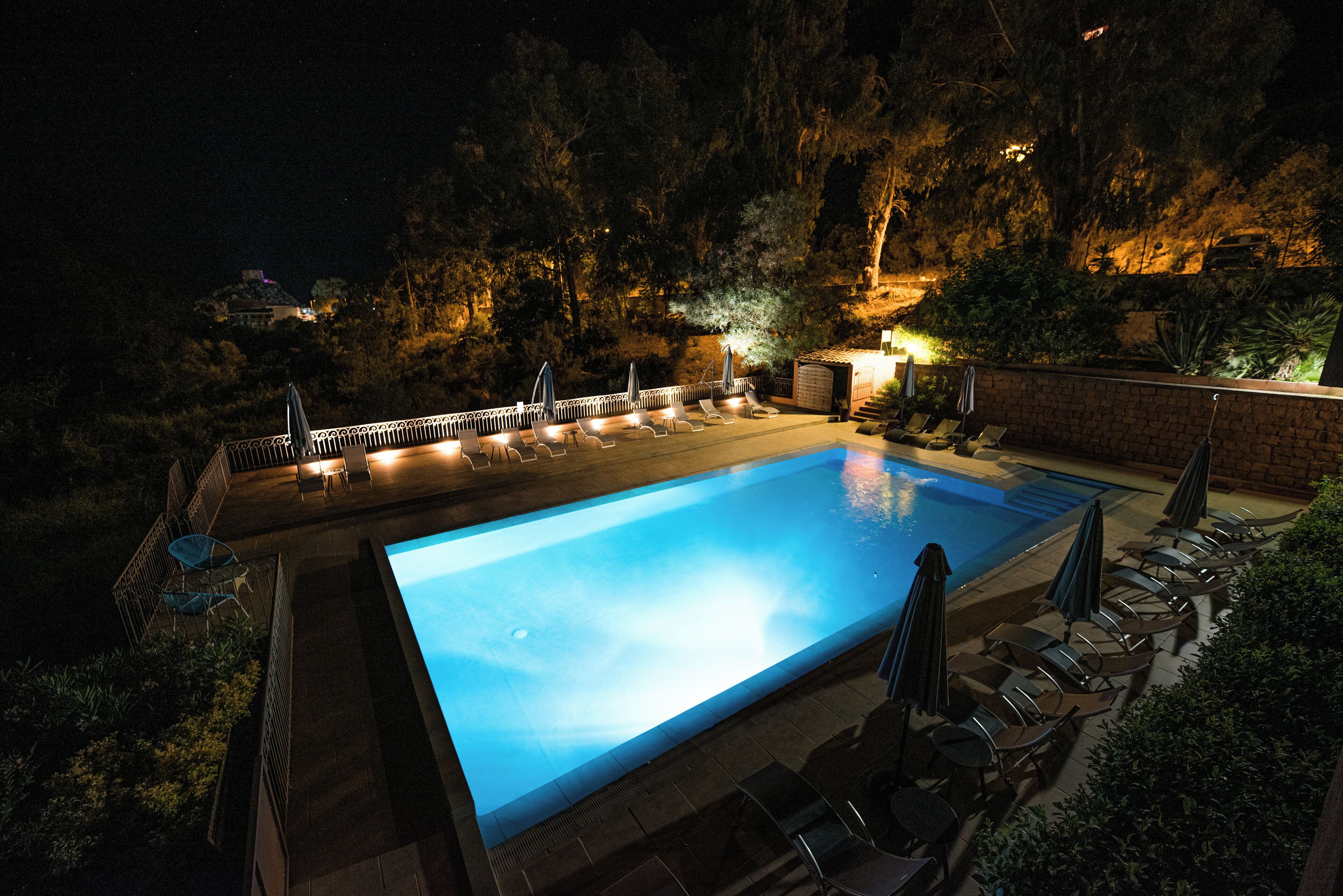 seasonal outdoor pool, open 9:30 am to 9:00 pm, pool loungers