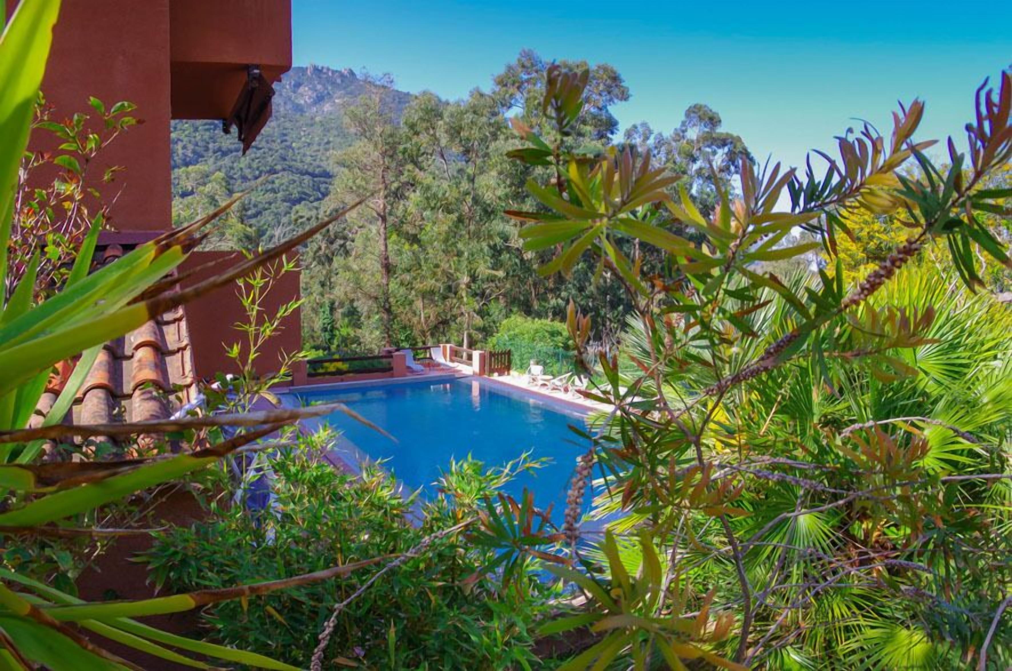 Piscina stagionale all'aperto, lettini