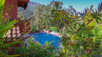 Piscina stagionale all'aperto, lettini