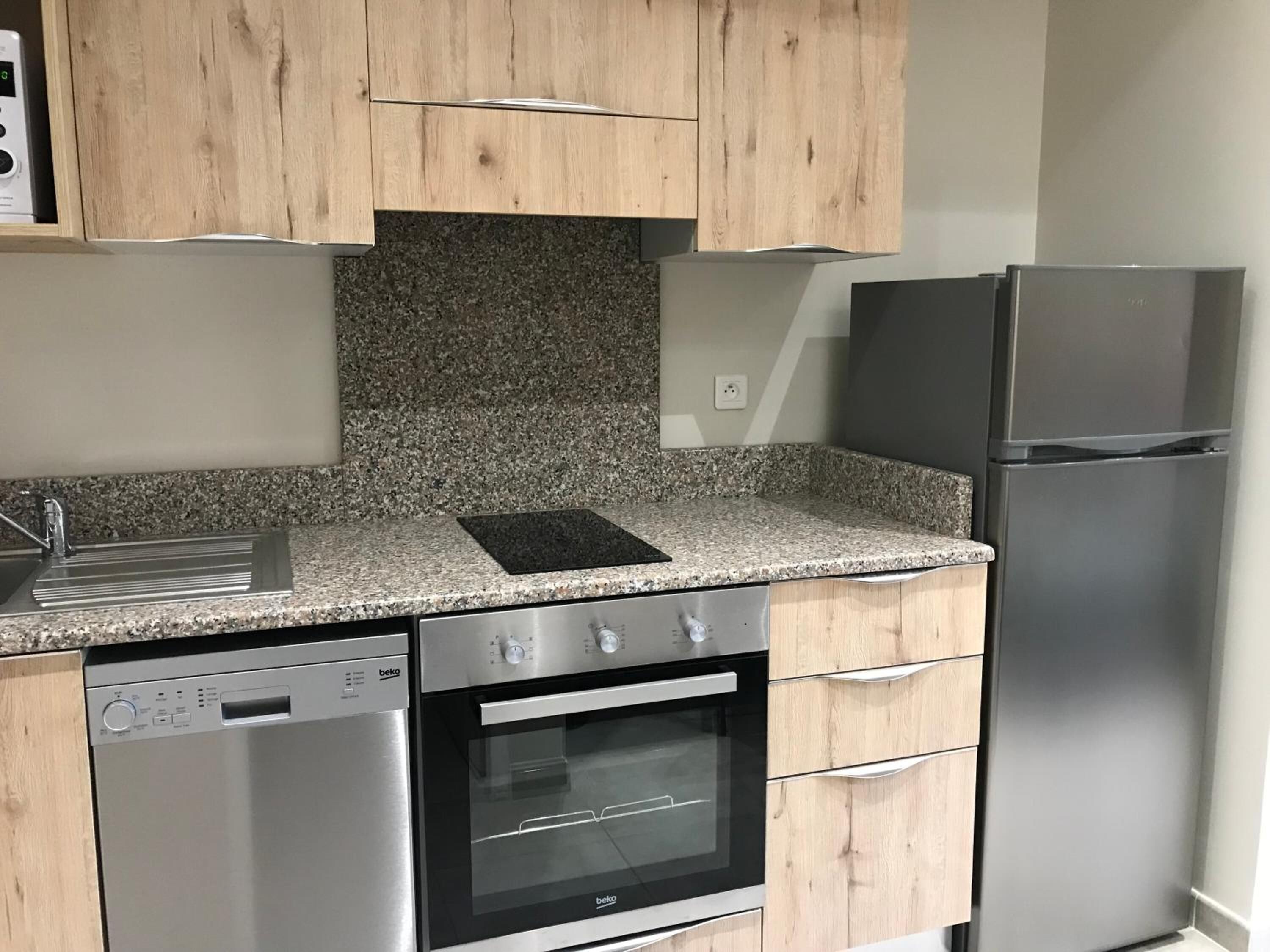 comfort studio suite, garden view | private kitchen