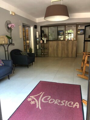 Lobby - Hôtel Corsica (Ota)