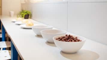 Desayuno continental (EUR 4.6 por persona)