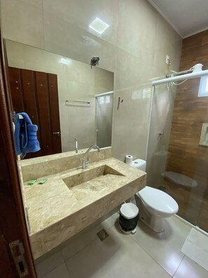 Comfort Double or Twin Room, 1 Bedroom, Non Smoking | Bathroom - Pousada Capitão Leno (Miranda)