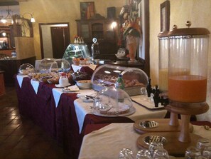 Free self-serve breakfast