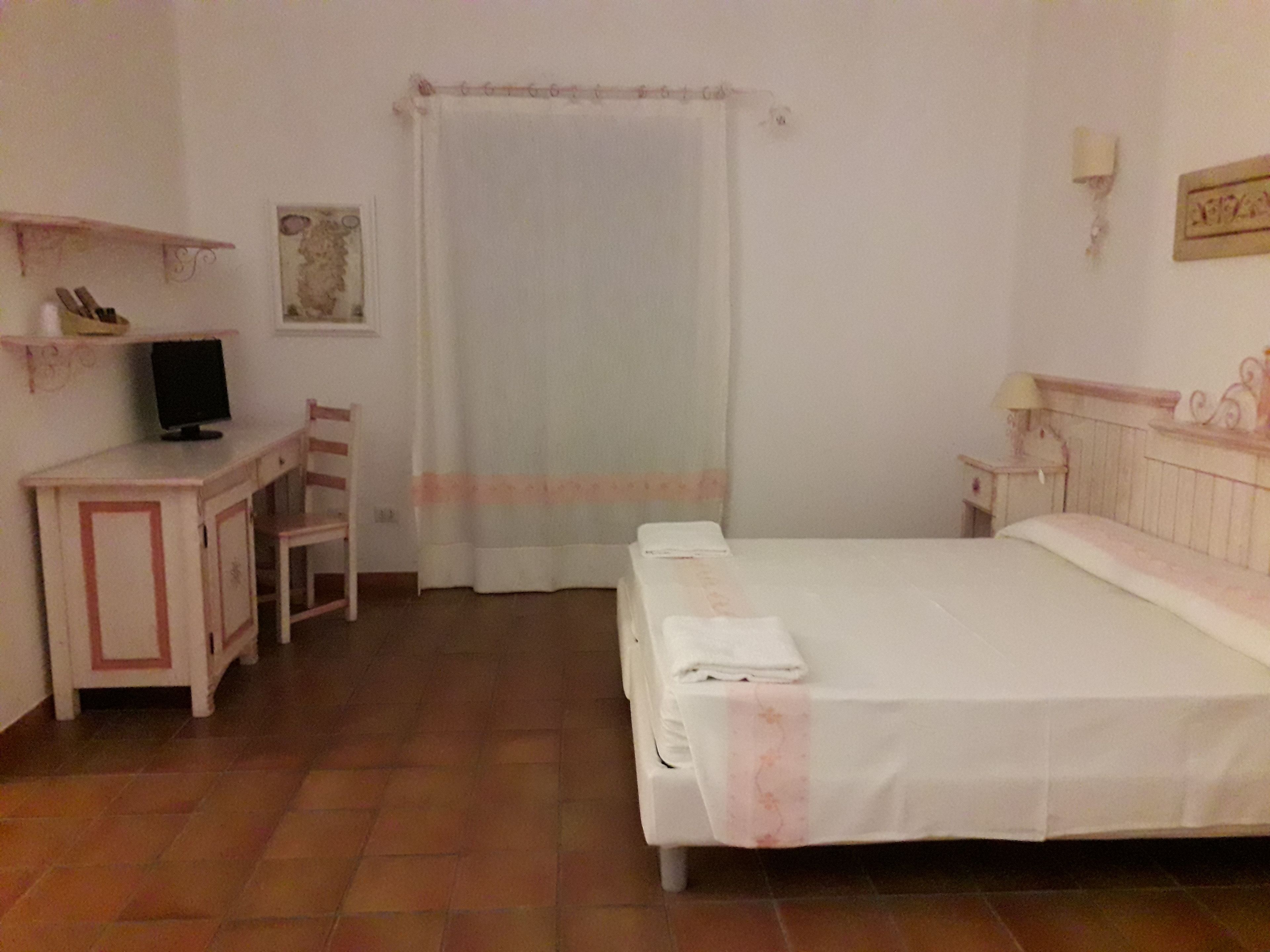 in-room safe, desk, soundproofing, free wifi