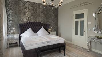 Comfort Double Room | Hypo-allergenic bedding, individually decorated, desk, laptop workspace