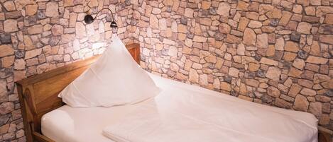 Standard Single Room | Hypo-allergenic bedding, individually decorated, desk, laptop workspace