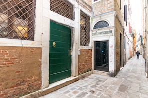 Property entrance - Il Pozzo Magico (Venice)