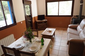 Apartment, 1 Bedroom | Living room | Fireplace