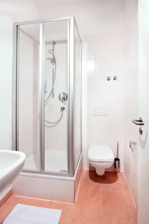 Shower, hair dryer - Aparthotel Orchidea (Ihringen)