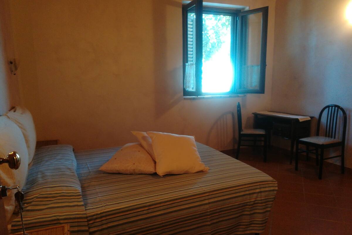 Desk, bed sheets, wheelchair access