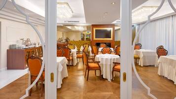 Free daily full breakfast